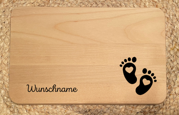Personalisiertes Holzbrett mit Gravur Babyfüße