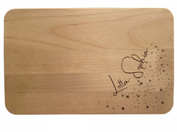 personalisiertes Holzbrett mit Gravur aus Birke Sterne Lotta Hauptbild