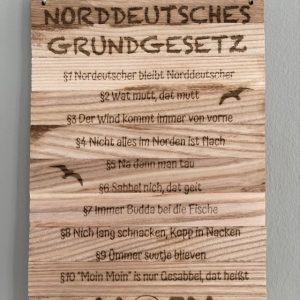 Holzschild norddeutsches Grundgesetz