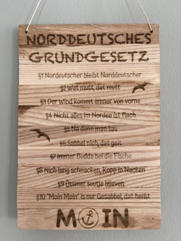 Holzschild norddeutsches Grundgesetz